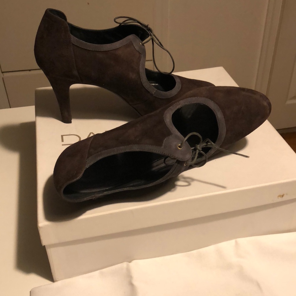 Dana Davis Lucia brown suede pumps